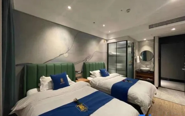 Super 8 Hotel (Nanjing Confucius Temple Zhonghuamen Castle)