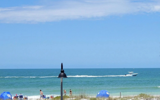 Pass a Grille Beach Views 709-13