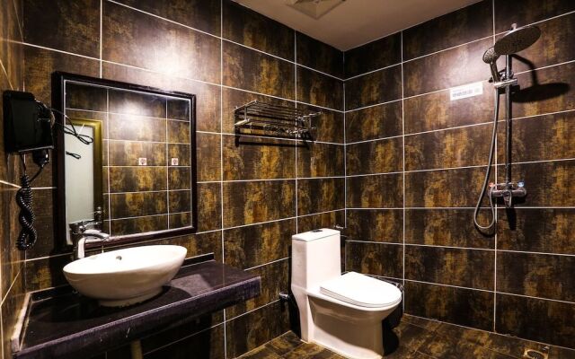 Comma Travel International Youth Hotel