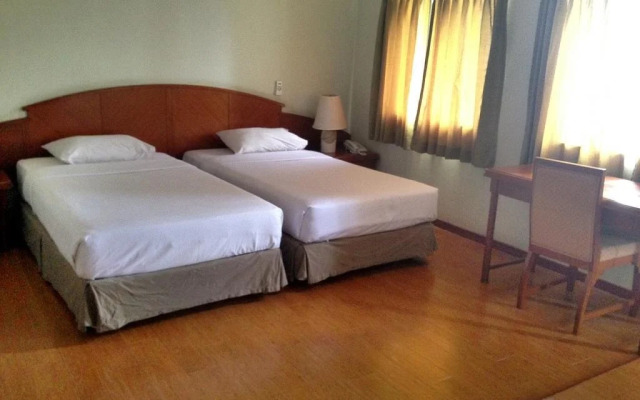 Manhattan Hotel Pathumthani