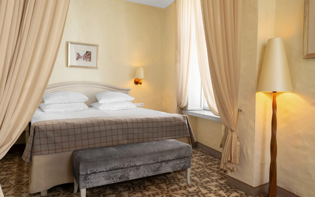 Rixwell Collection Savoy Boutique Hotel