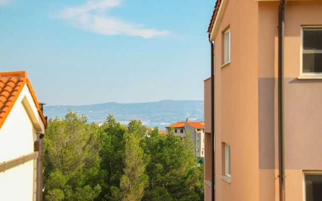 Apartment Vesna near beach with balcony