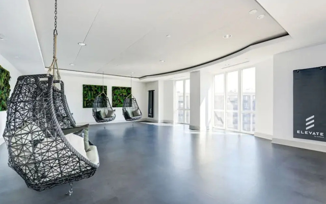 Elegant 2BR Apartment Minutes From DC