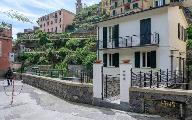 ALTIDO Pretty House in Vernazza Yard Apartment