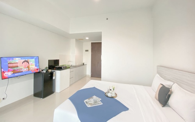 Simple White Designed Studio At Lrt City Bekasi Apartment – Guest Rooms – Bekasi