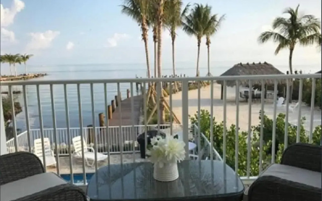 7 Waterfront 4bed 3bath Pool Home