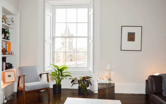 Beautiful 1 Bedroom Apartment in Stockbridge