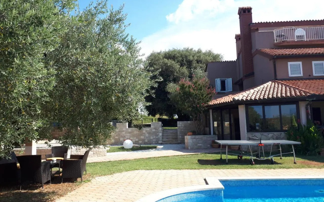 Guesthouse Barboska-pool & tennis court