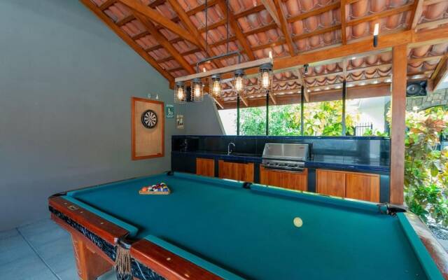 Elegant House 3-bed/2-bath With Large BBQ Patio