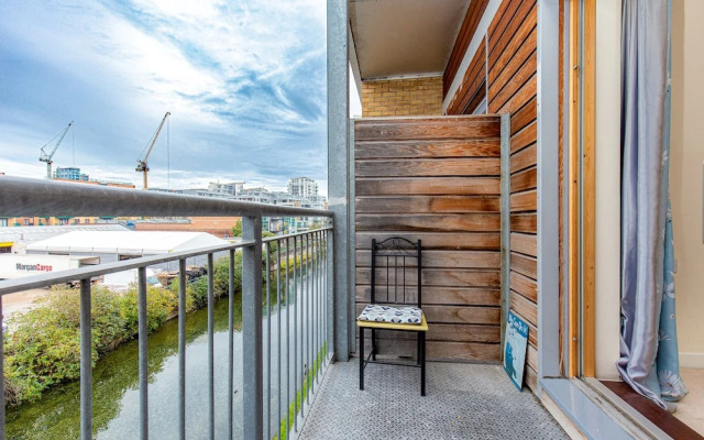 Pioneer Close - Deluxe Guest Room 1