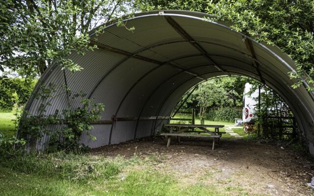 2 Double Bed Caravan - Secure Parking and Wifi