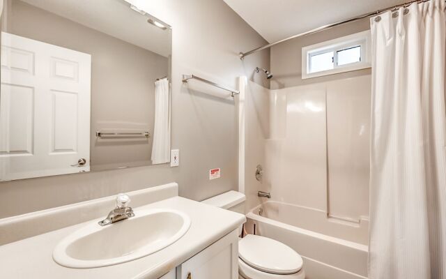 Perfect Getaway Cabin in the Okanagan 6