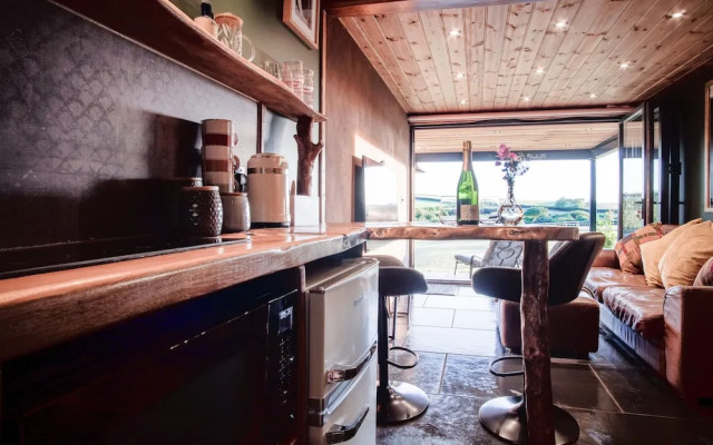 Tawny Lodge - 1 Bedroom - Blossom Farm