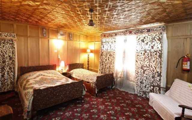 Houseboat New Golden Flower