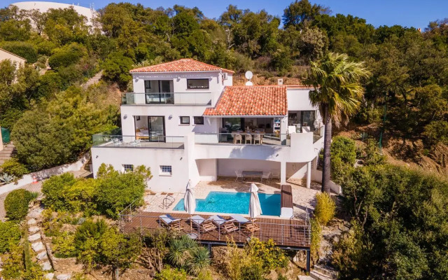 Ferienhaus Petites Maures, Meerblick und eigener Pool