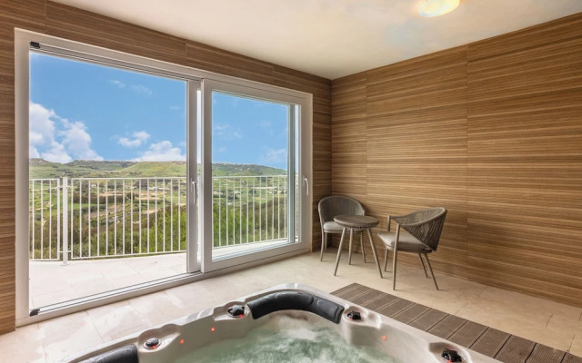 Magnifica Gozitan Villa Pool And Jacuzzi