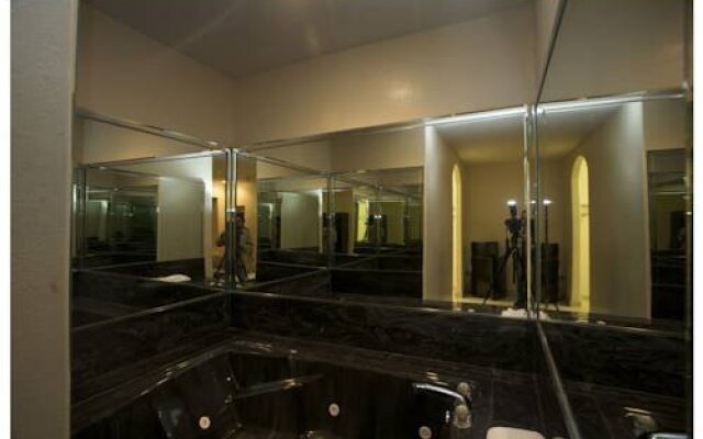 Redwood Suites