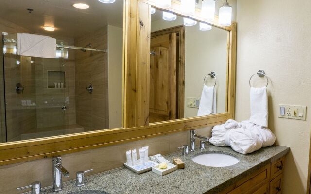 Luxury suite in the heart of Canyons Village by RedAwning