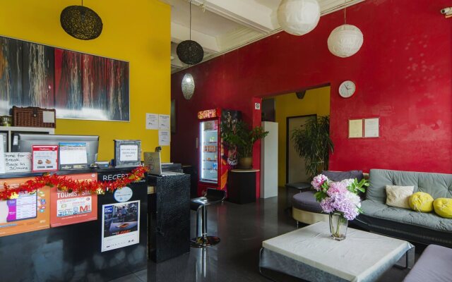 Moni Gallery Hostel