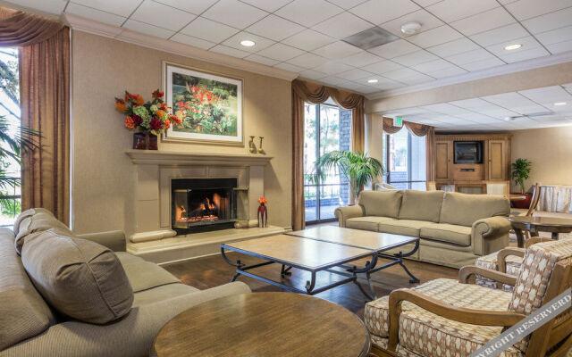 Toluca Hills Apartments By Avalon