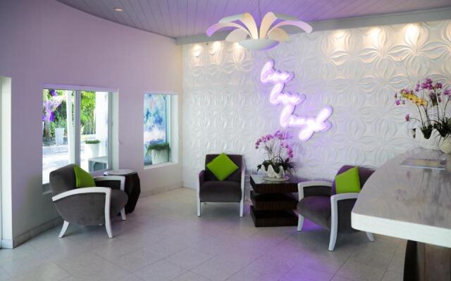 Orchid Key Inn - Adults Only