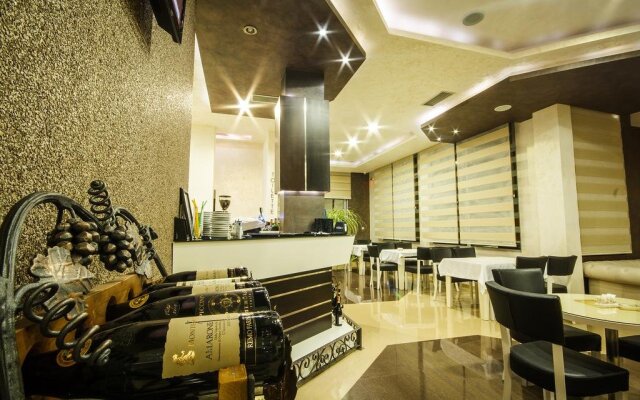 Hotel Oasis Tuzi