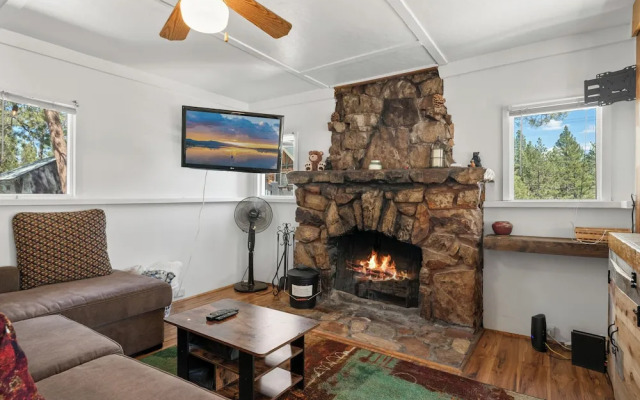 StoneHauz Cabin built in 1926