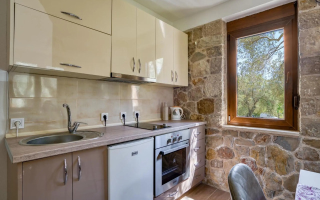 Stonehouse in Olives