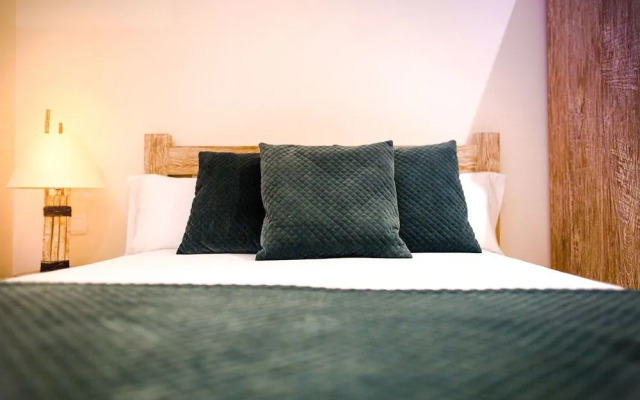 La Bodega Suites