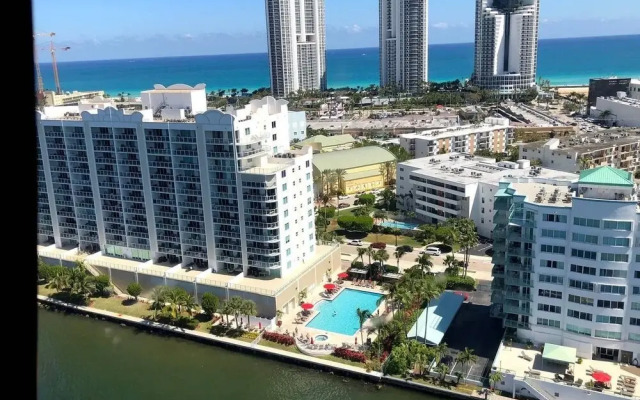 Marina Bay Club