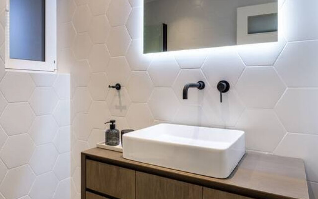 2B · The Beehive Apartment Athens 2B