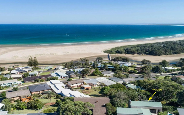 NUMBER NINE Gerroa 4pm check out Sundays