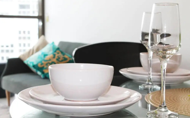 2BR Food Drink Hub Pool 2 Cars Gym Rooftop