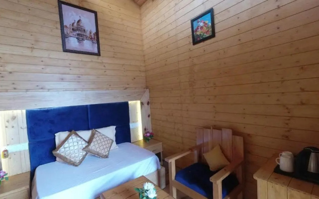 Rooftop Cottages & Restaurant Pangot