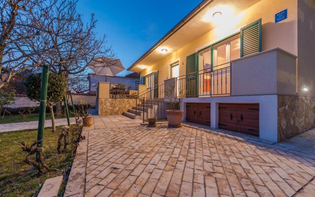 Amazing Home in Vrsi With 3 Bedrooms and Wifi