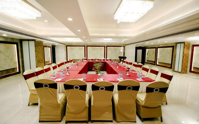 Pinnacle by Click Hotels, Lucknow