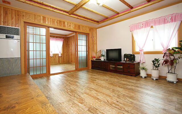 Pocheon Evergreen Pension