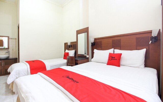 RedDoorz Plus @ Tegal Panggung