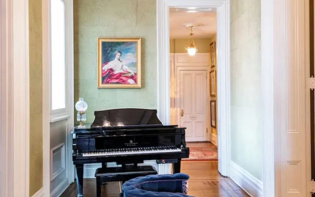 DuPont Mansion Bed & Breakfast