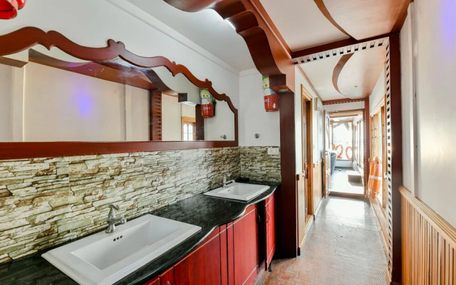 OYO 23231 KHBO Gold Sharing Houseboat