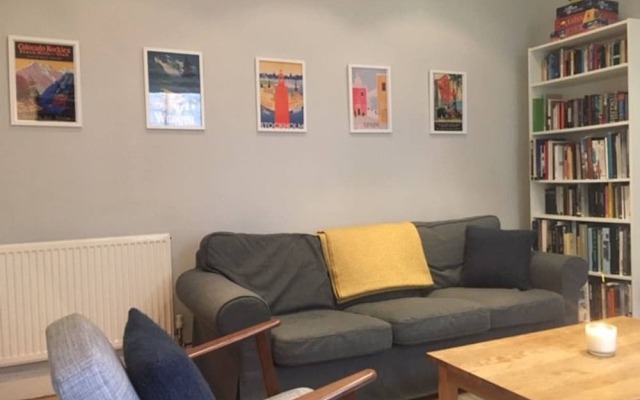 Spacious 3 Bedroom Flat in a Charming Location