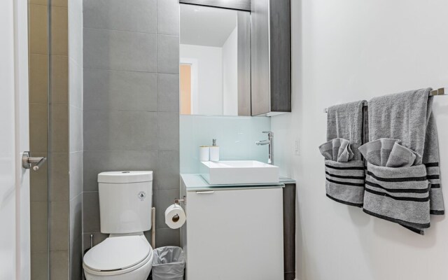 The Bay Suites MTCC CN TOWER