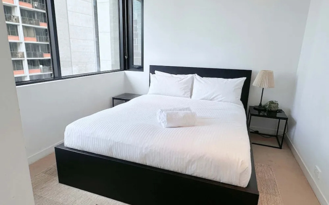 A Chic 2BR Apt Across From Southern Cross Station – Guest Rooms – Melbourne