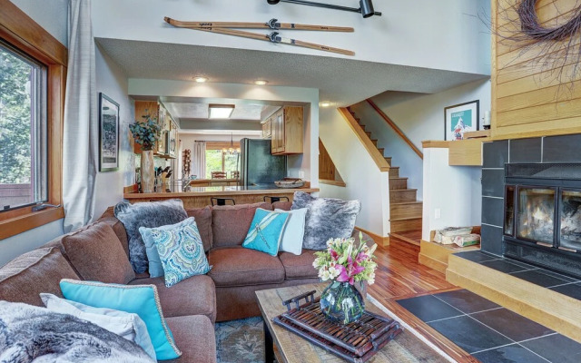 Sophie's Chalet 3 Bedroom Townhouse by RedAwning