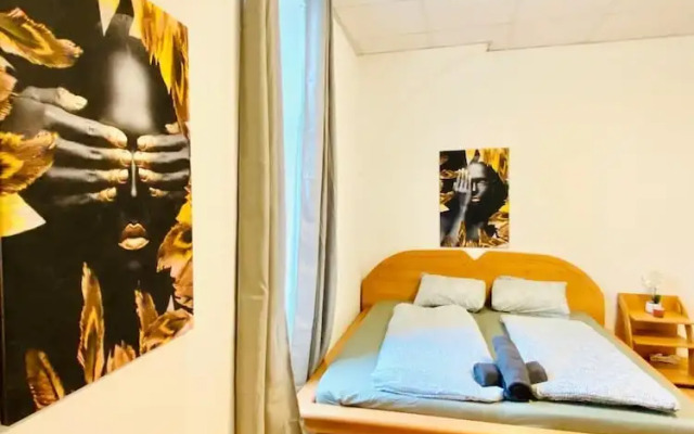 Stylish Shared 3-Bedroom Stay Near City
