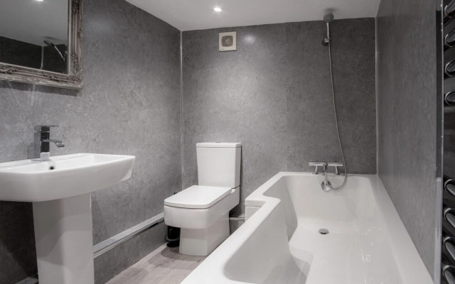 Ivy Cellar - 1 Bedroom Apartment - Tenby