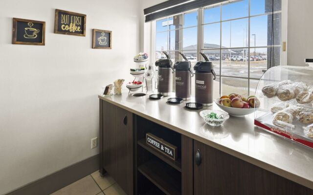 Country Inn & Suites by Radisson, Watertown, SD