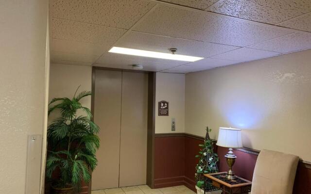 Hardman House Inn & Suites