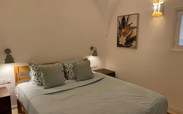 Summerhouse 2 bed quiet Old Nice balcony100m beach