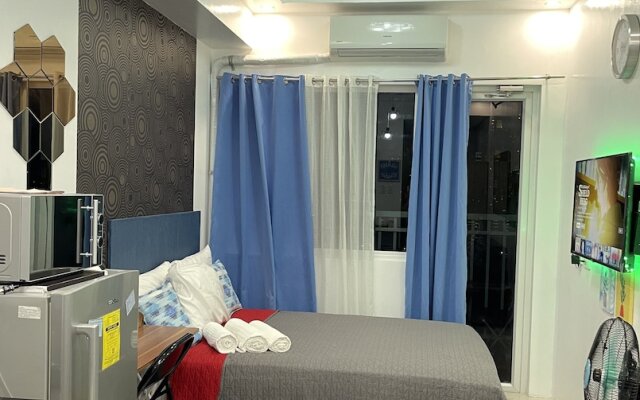 Condo Unit With Balcony in Manila